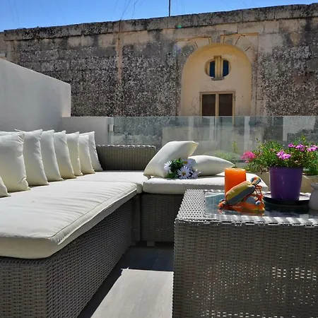400 Years House Of Character A Beauty Of Art * Naxxar