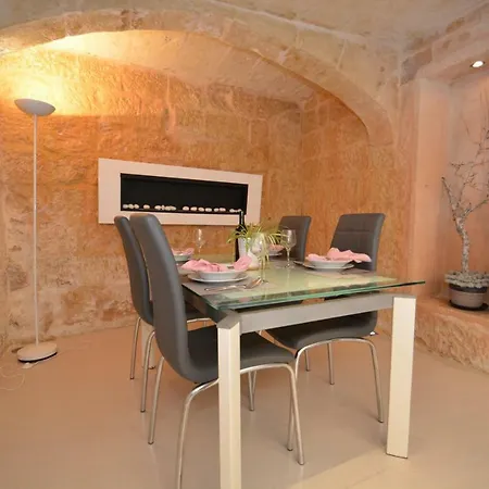 400 Years House Of Character A Beauty Of Art * Naxxar