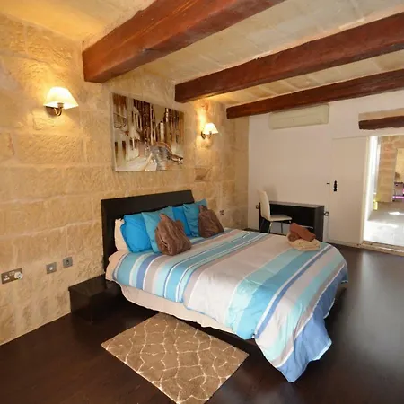 400 Years House Of Character A Beauty Of Art * Naxxar