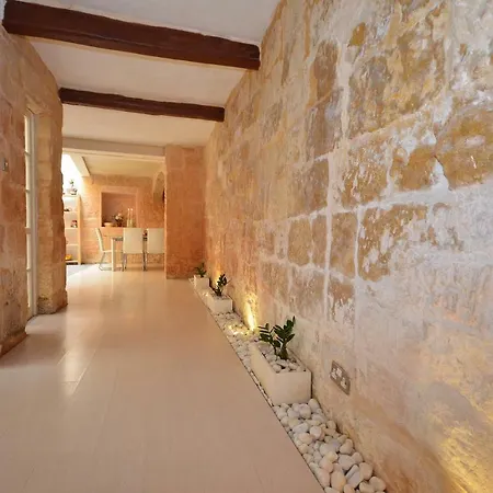 400 Years House Of Character A Beauty Of Art * Naxxar